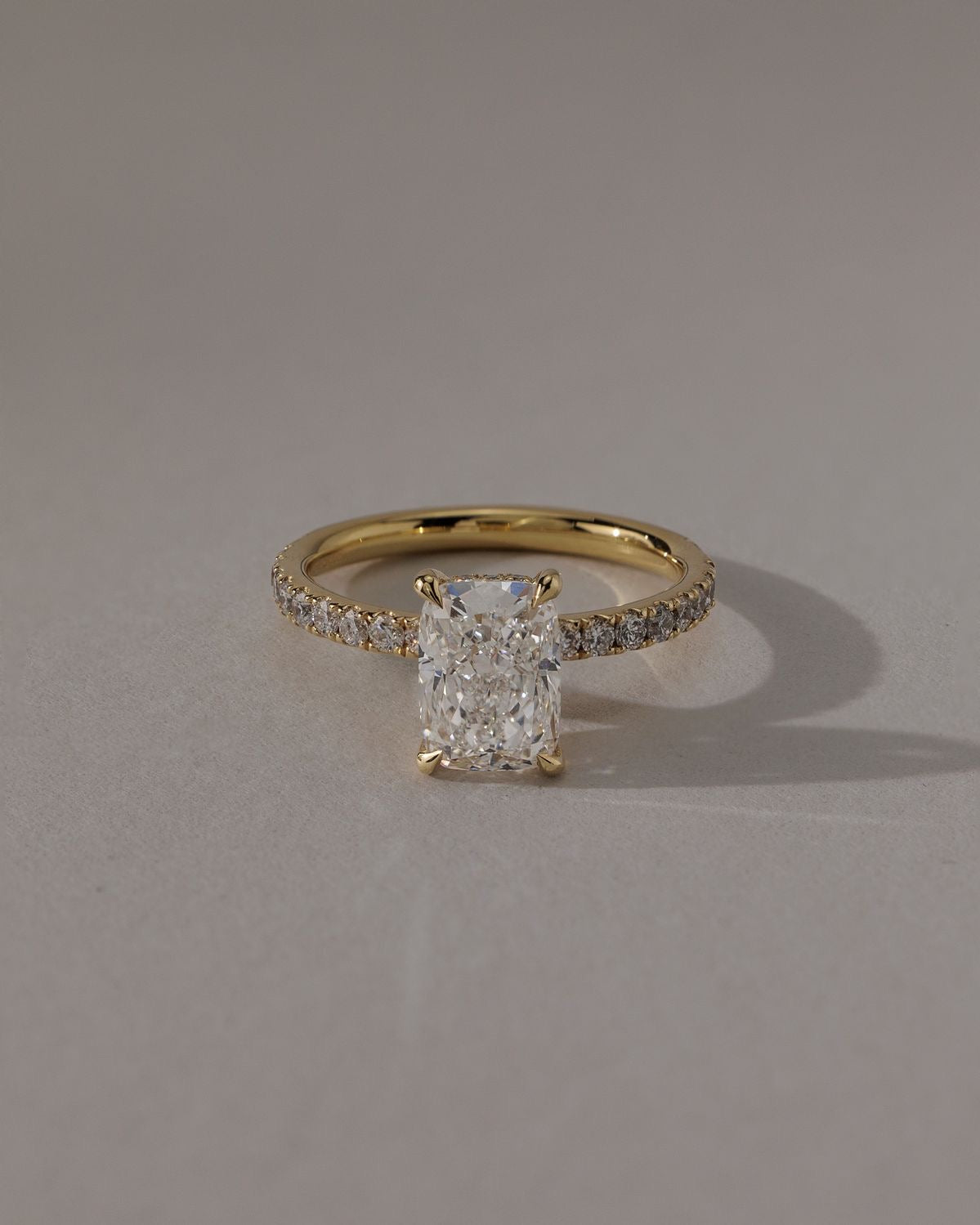 Anillo Pavé Cushion